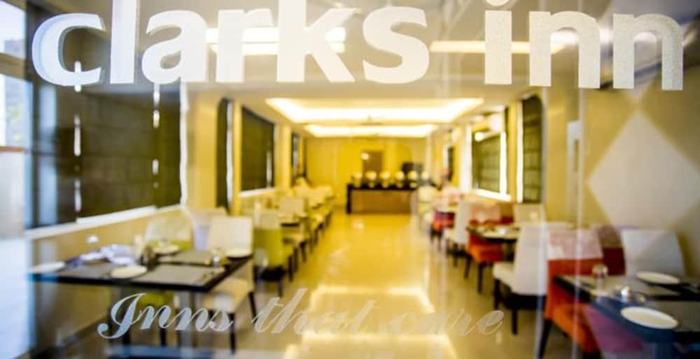 Clarks Inn Nehru Place Neu-Delhi Exterior foto